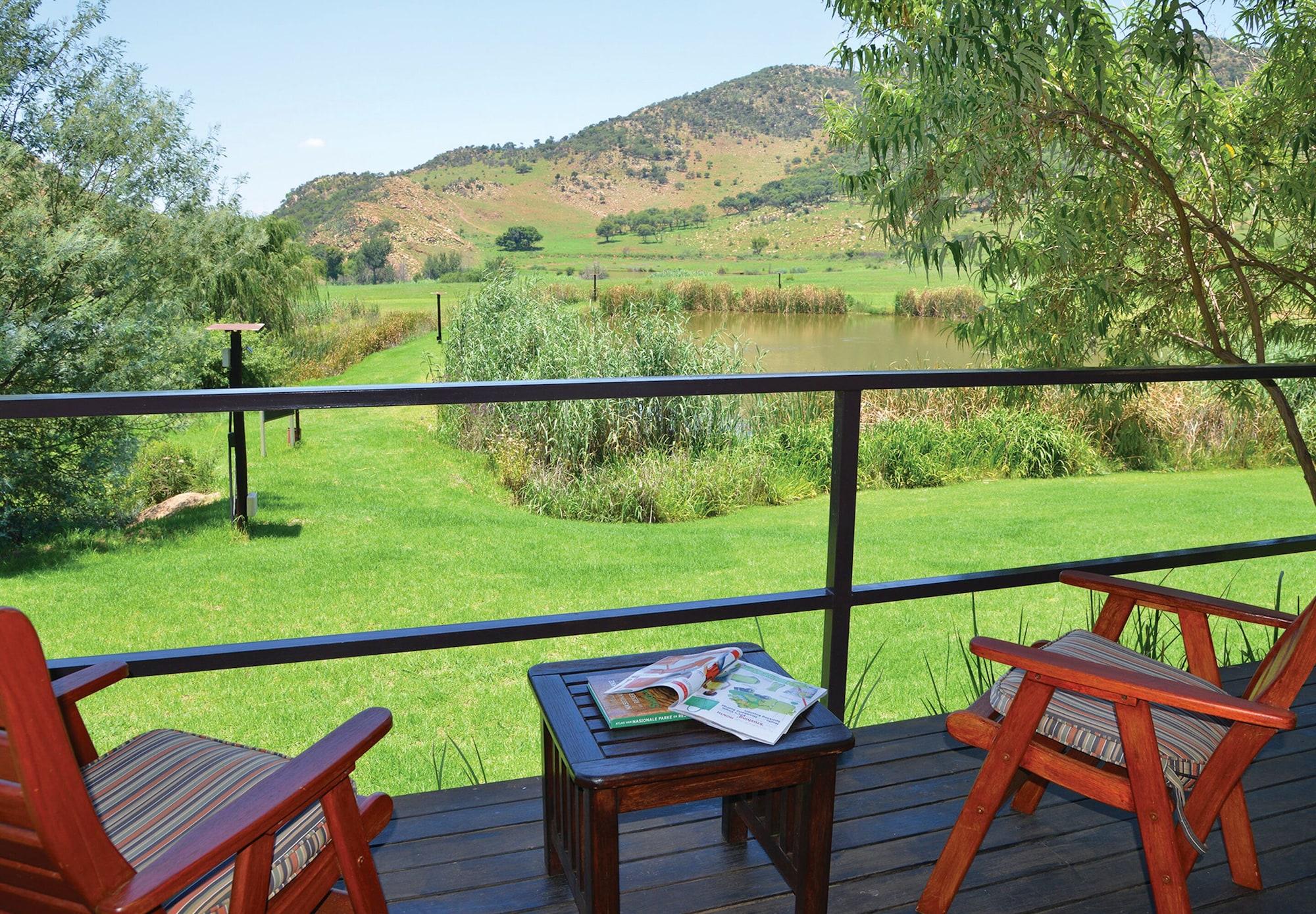 Kloofzicht Lodge & Spa Krugersdorp Exterior foto View from the deck of the main house