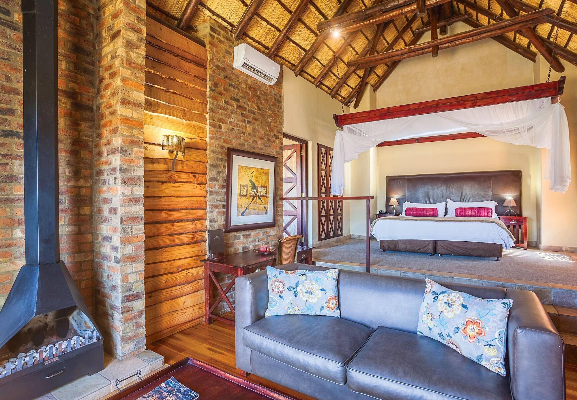 Kloofzicht Lodge & Spa Krugersdorp Exterior foto The interior of a suite at the Oyster Box