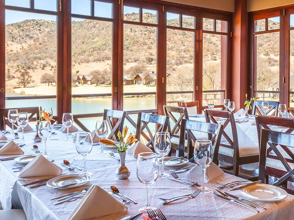 Kloofzicht Lodge & Spa Krugersdorp Exterior foto The restaurant at the lodge