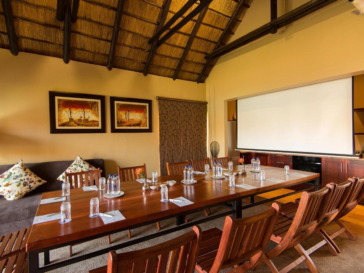 Kloofzicht Lodge & Spa Krugersdorp Exterior foto Conference room at the Victoria Falls Hotel